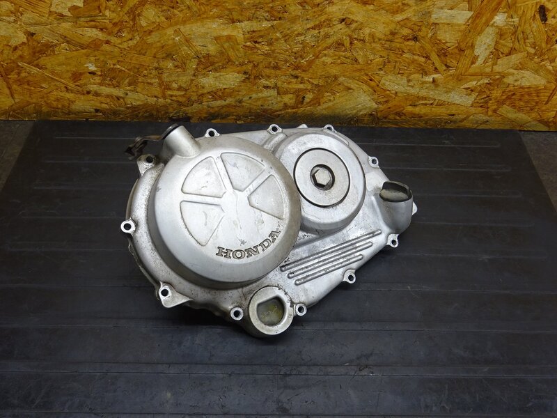 【250808】VTR250(MC33-1020)◆ クラッチカバー エンジンカバー右 ※エンジンパーツ MC15E | 中古バイクパーツ通販・買取　ジャンクヤード鳥取　JunkYard