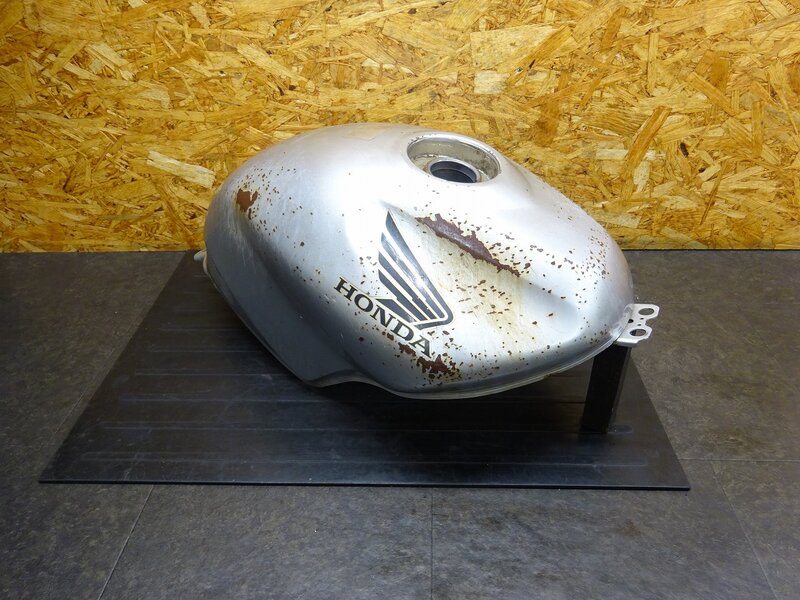 【250808】VTR250(MC33-1020)◆ 燃料タンク ガソリンタンク フューエルタンク 凹み有 | 中古バイクパーツ通販・買取　ジャンクヤード鳥取　JunkYard