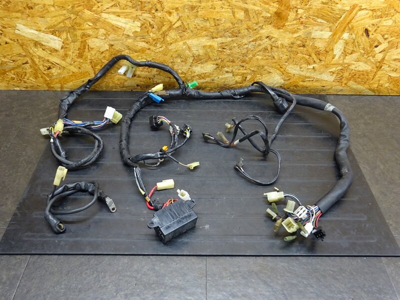 【250824】XJR1300(RP01J-002)◆ メインハーネス ヒューズボックス 【RP03J | 中古バイクパーツ通販・買取　ジャンクヤード鳥取　JunkYard