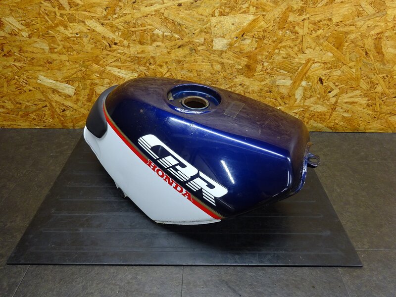 【250904】CBR250R(MC17-1006)◆ 燃料タンク ガソリンタンク フューエルタンク 中錆有 | 中古バイクパーツ通販・買取　ジャンクヤード鳥取　JunkYard