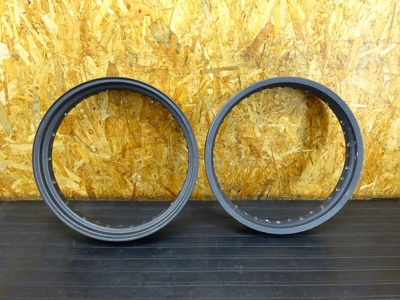 【250906】FTR223(MC34-1008)◇ ホイールリム前後セット フロントホイールリム 18×2.50 アルミ?? リアホイールリム 18×3.00 傷有 | 中古バイクパーツ通販・買取　ジャンクヤード鳥取　JunkYard