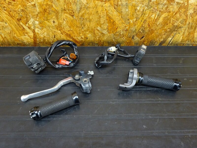 【250910】FTR223(MC34-1113)◇ ハンドルスイッチ左右セット スイッチボックス クラッチレバー スロットルホルダー グリップ | 中古バイクパーツ通販・買取　ジャンクヤード鳥取　JunkYard