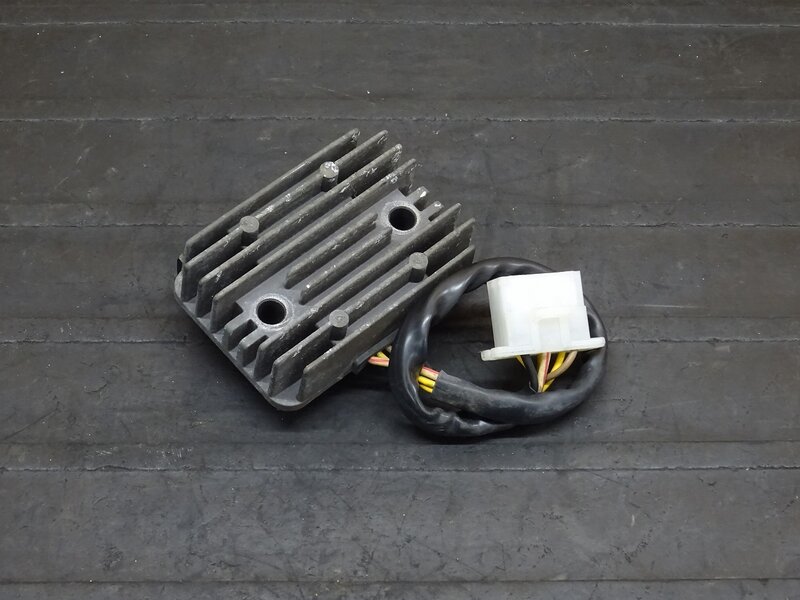 【250912】エリミネーター250V(VN250A-033)◆ レギュレーター レギュレター | 中古バイクパーツ通販・買取　ジャンクヤード鳥取　JunkYard