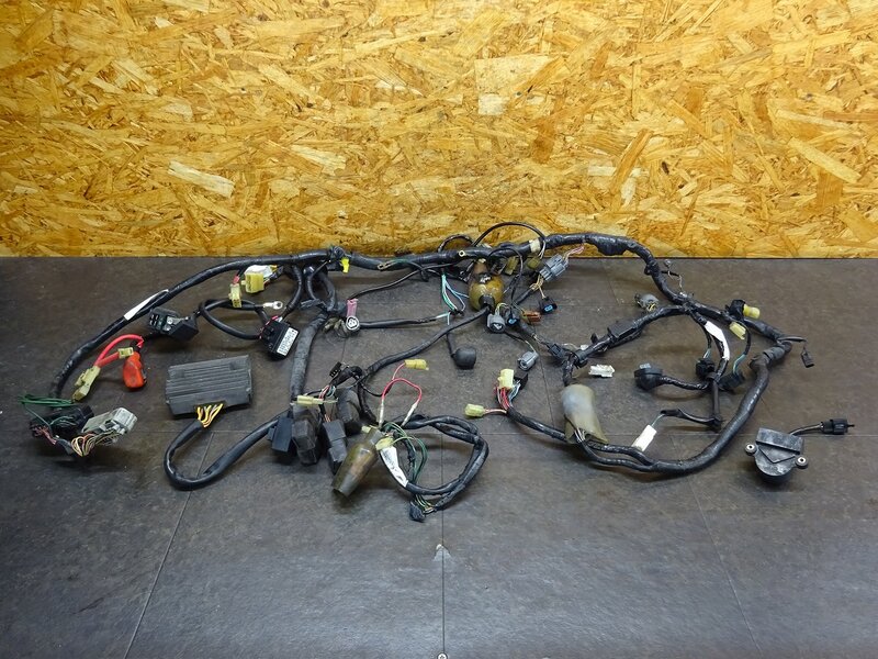 【251002】CBR1100XX◆ メインハーネス レギュレーター スターターリレー リレー 【ブラックバード SC35 Fi | 中古バイクパーツ通販・買取　ジャンクヤード鳥取　JunkYard