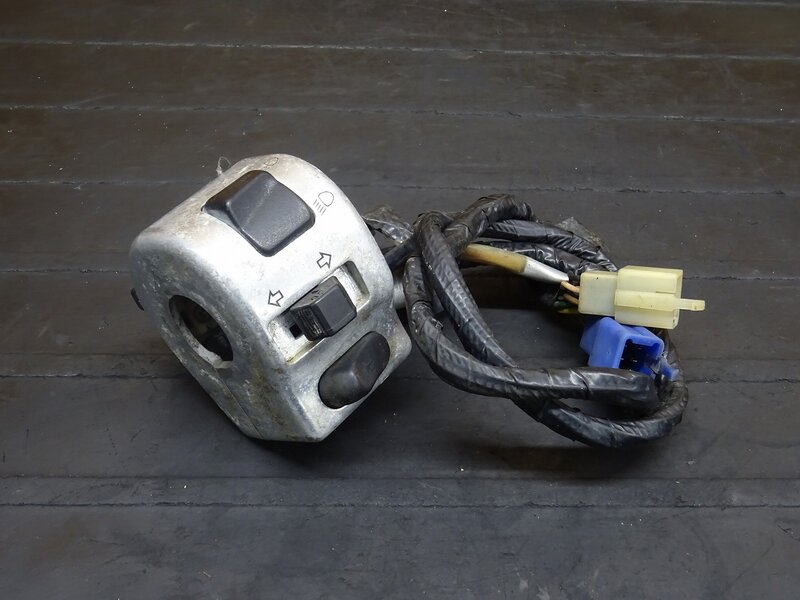 【251027】ドラッグスター400(4TR-087)◆ ハンドルスイッチ左 スイッチボックス 被覆破れ有 | 中古バイクパーツ通販・買取　ジャンクヤード鳥取　JunkYard