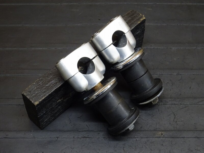 【251102】SR400(RH01J-020)◆ ハンドルポスト左右セット ハンドルクランプ ブッシュ 曲がり有 【イモビ付 | 中古バイクパーツ通販・買取　ジャンクヤード鳥取　JunkYard