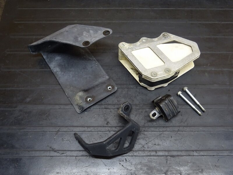 【251107】KLX250(LX250E-A05)◆ チェーンカバー チェーンガード チェーンガイド リアキャリパーガード 【04’ Dトラッカー | 中古バイクパーツ通販・買取　ジャンクヤード鳥取　JunkYard