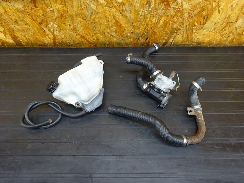 【251120】ZRX400(ZR400E-006)◇ サーモスタットセット ラジエーターホース リザーブ/クーラントタンク 【前期 ZRX-2 ZRX-Ⅱ | 中古バイクパーツ通販・買取　ジャンクヤード鳥取　JunkYard