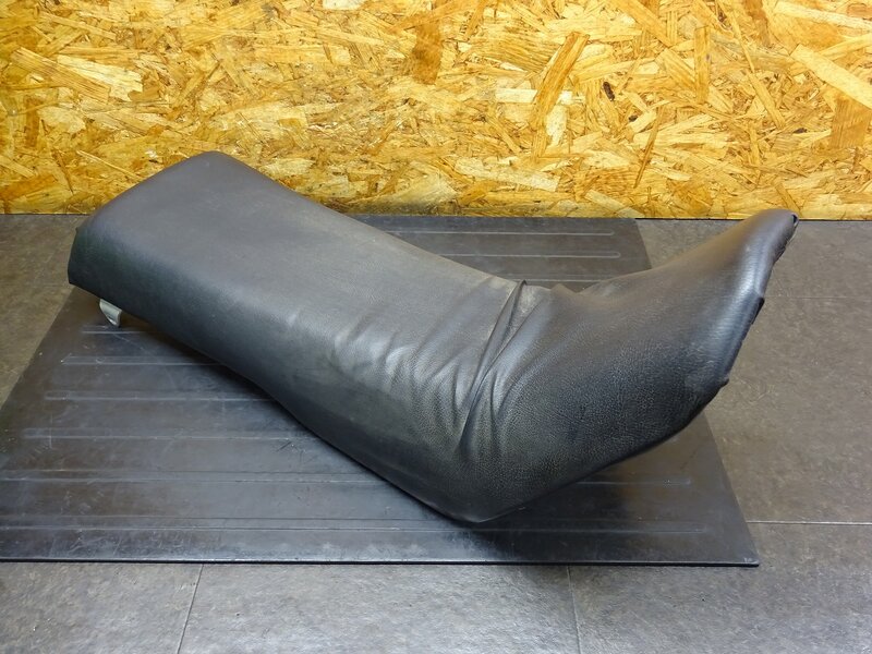 【251118】KDX200SR(DX200G-004)◆ シート シートベース 割れ/張替有 【検索:125 220 250 | 中古バイクパーツ通販・買取　ジャンクヤード鳥取　JunkYard