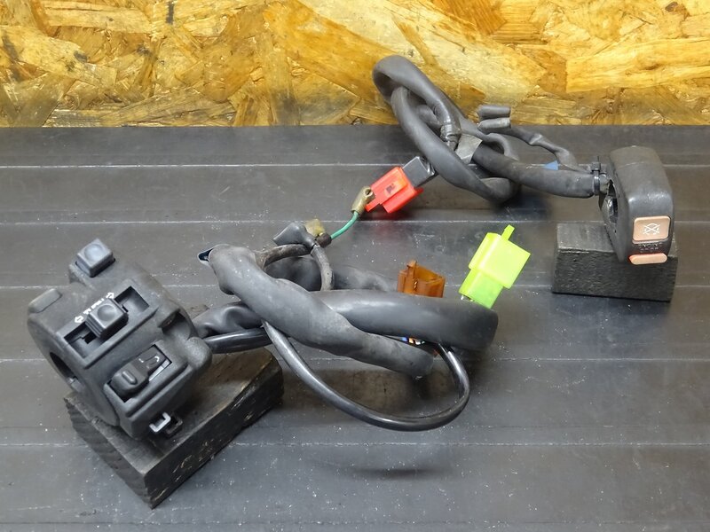 【251121】VTR1000F(SC36-1100)■ ハンドルスイッチ左右セット 【ファイアーストーム | 中古バイクパーツ通販・買取　ジャンクヤード鳥取　JunkYard