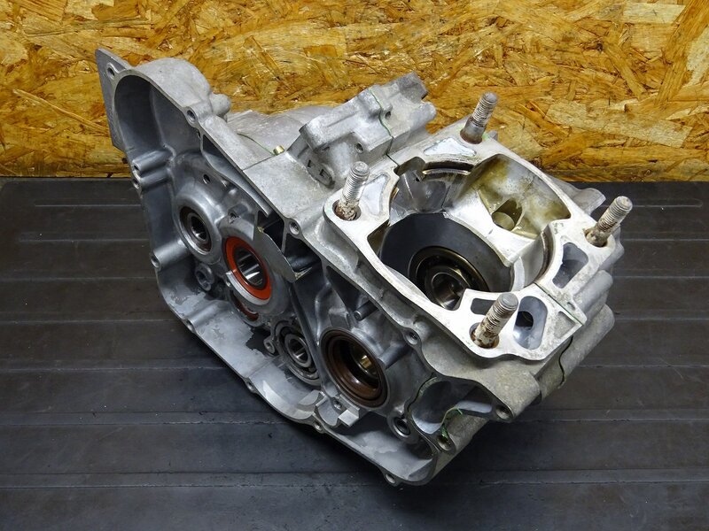 【251202】 CRM250R(MD24-1402)◆ クランクケース左右セット ※エンジンパーツ【検索：CRM250AR MD32 | 中古バイクパーツ通販・買取　ジャンクヤード鳥取　JunkYard