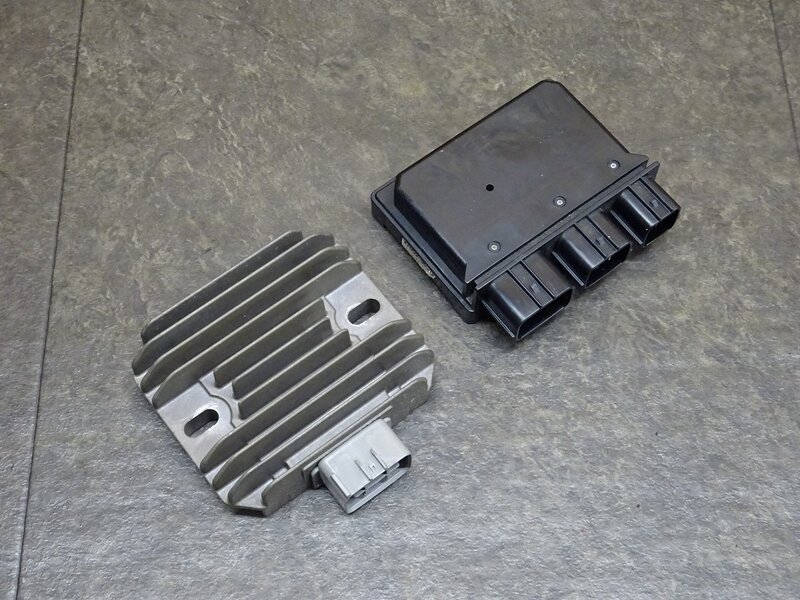 【251220】Ninja250(EX250L-019)◆ レギュレーター レギュレター コントロールリレー 【ABS付 | 中古バイクパーツ通販・買取　ジャンクヤード鳥取　JunkYard