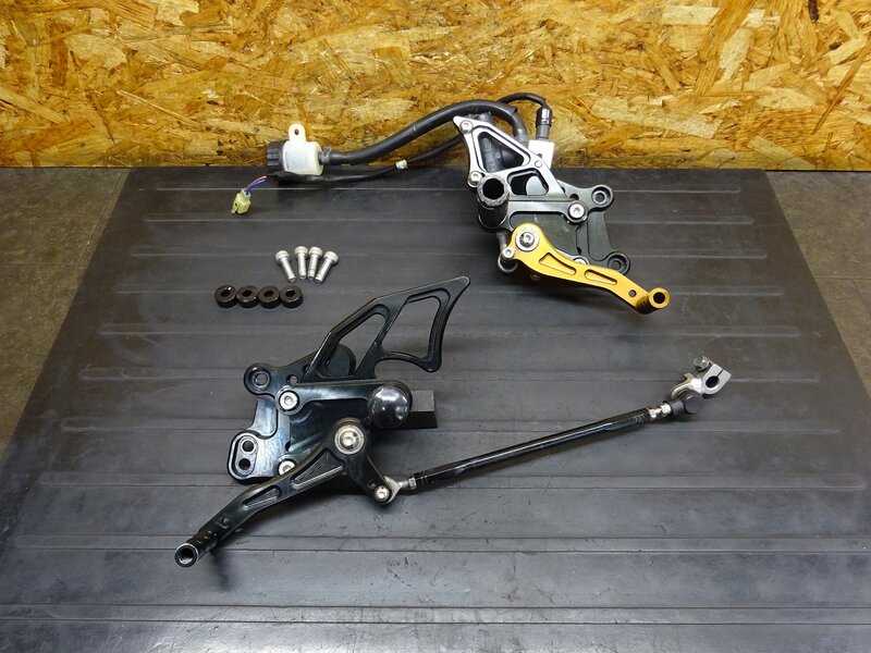 【251220】Ninja250(EX250L-019)◆ 社外ステップ左右セット バックステップ 6ポジション ブレーキマスタシリンダー 削れ/色褪せ有 【ABS付 | 中古バイクパーツ通販・買取　ジャンクヤード鳥取　JunkYard