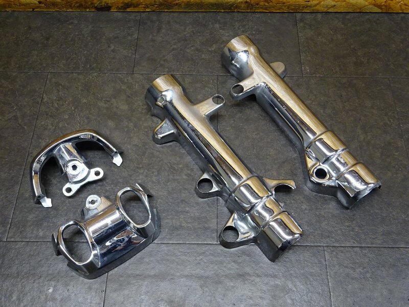 【251217】スカイウェイブ250(CJ46A-114)◆ フロントフォークカバー ハンドルポストカバー ハンドルクランプカバー 割れ有 | 中古バイクパーツ通販・買取　ジャンクヤード鳥取　JunkYard