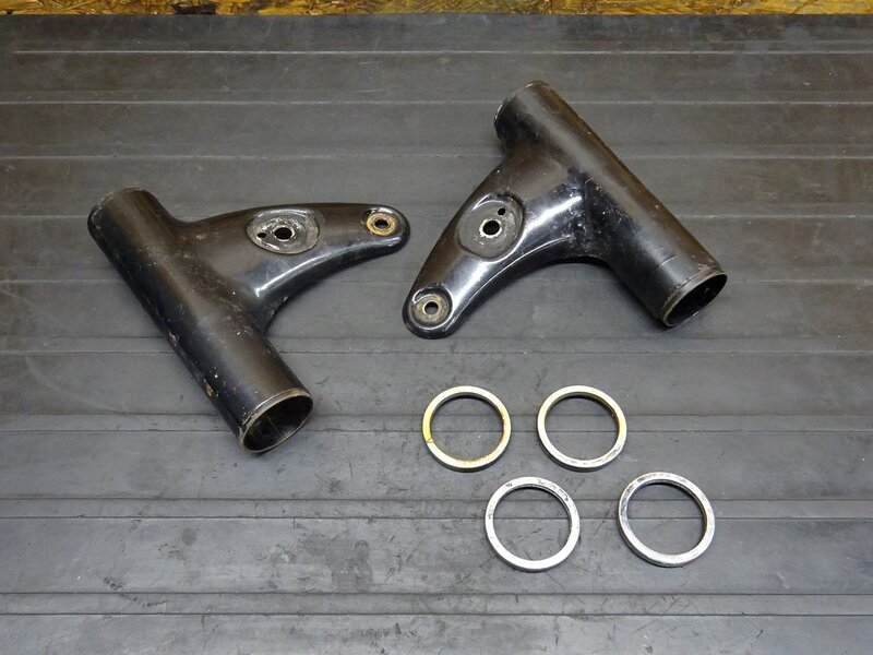 【251227】W650(EJ650A-004)◆ ヘッドライトステー 色塗り有 【検索:W400 EJ400A | 中古バイクパーツ通販・買取　ジャンクヤード鳥取　JunkYard