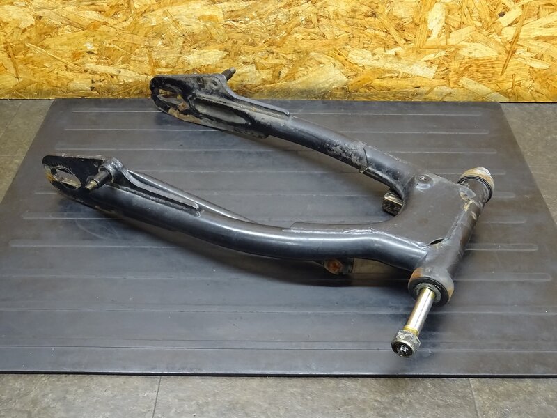 【251234】SR400(1JR-254)◆ スイングアーム ピボットシャフト トルクロッド 錆/色塗り有 【検:SR500 1JN 2J2 2H6 | 中古バイクパーツ通販・買取　ジャンクヤード鳥取　JunkYard