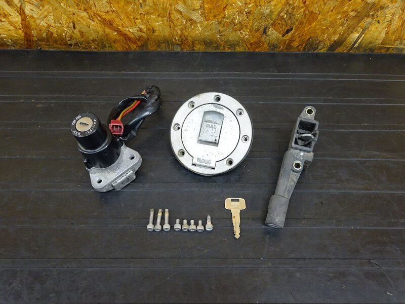 【260112】FZR250R(3LN-281)◇ キーセット メインキー イグニッションキー タンクキャップ シートロック | 中古バイクパーツ通販・買取　ジャンクヤード鳥取　JunkYard
