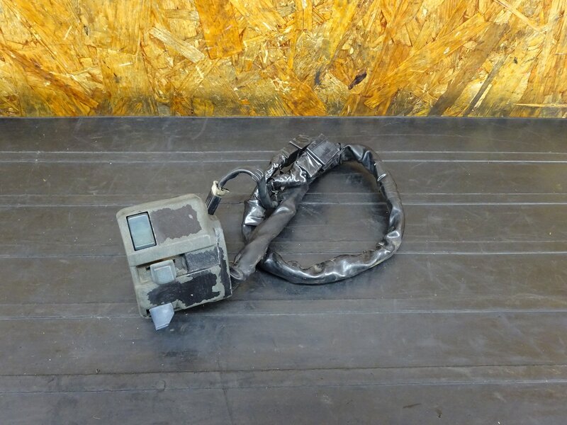 【260115】ゼファー400(ZR400C-054)◇ ハンドルスイッチ左 スイッチボックス 塗料付着有 【C4 | 中古バイクパーツ通販・買取　ジャンクヤード鳥取　JunkYard