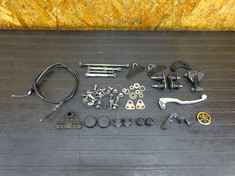 【260120】SR400(1JR-342)◇ ボルトセット エンジンハンガー タンクブッシュ シートブッシュ タンクエンブレム 【検:SR500 1JN 2J2 2H6 | 中古バイクパーツ通販・買取　ジャンクヤード鳥取　JunkYard