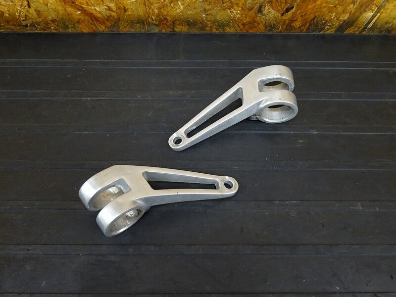 【260120】SR400(1JR-342)◇ 社外ヘッドライトステー WM Φ35mm 曲がり有 【検:SR500 1JN 2J2 2H6 | 中古バイクパーツ通販・買取　ジャンクヤード鳥取　JunkYard