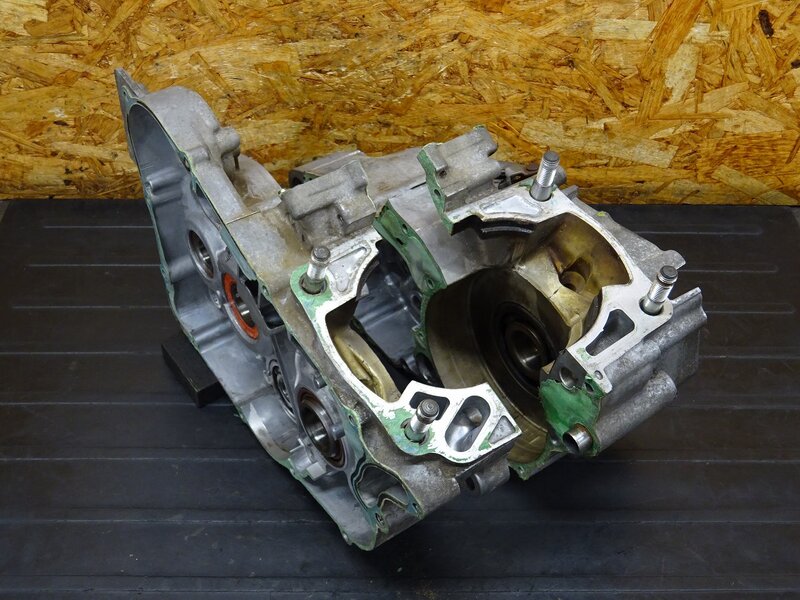 【260207】CRM250R(MD24-1405)◆ クランクケース左右セット ※エンジンパーツ【検索：CRM250AR MD32 | 中古バイクパーツ通販・買取　ジャンクヤード鳥取　JunkYard