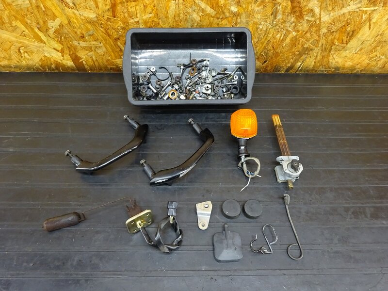 【260305】ZRX1100(ZRT10C-016)◇ ボルトセット グラブバー 燃料コック 燃料センサー ウインカー ブッシュ 【検:ZRX1200 | 中古バイクパーツ通販・買取　ジャンクヤード鳥取　JunkYard