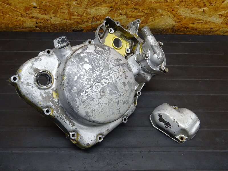 【260314】CRM250AR(MD32-1000)◆ クラッチカバー エンジンカバー右 削れ/色塗り有 ※エンジンパーツ 【検索：CRM250R MD24 | 中古バイクパーツ通販・買取　ジャンクヤード鳥取　JunkYard