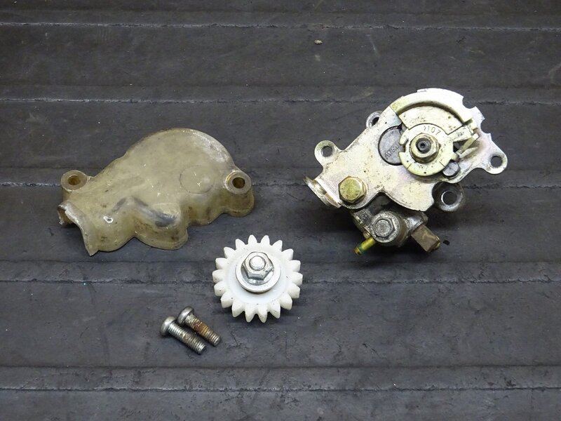 【260322】KDX125SR(DX125A-022)◆ オイルポンプ オイルポンプカバー エンジンカバー 劣化有 ※エンジンパーツ 【検索：200 220 250 | 中古バイクパーツ通販・買取　ジャンクヤード鳥取　JunkYard