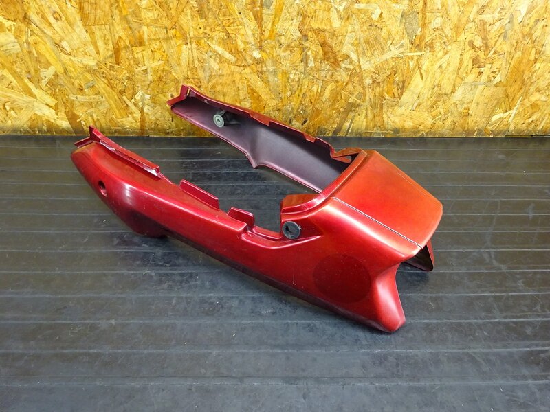 【250504】ゼルビス(MC25-1005)◇ シートカウル テールカウル リアカウル 割れ有 ジャンク!! 【XELVIS VT250FN | 中古バイクパーツ通販・買取　ジャンクヤード鳥取　JunkYard
