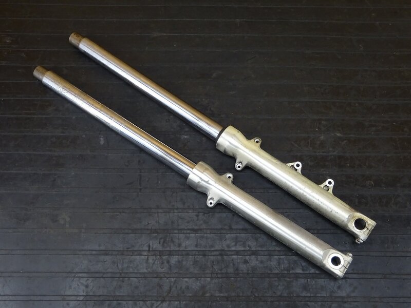 【250508】マグナ250(MC29-1700)◆ フロントフォーク インナーチューブ ボトムケース 錆有 【V-TWIN Vツイン | 中古バイクパーツ通販・買取　ジャンクヤード鳥取　JunkYard