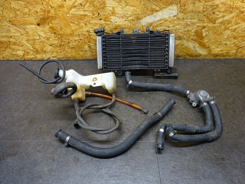【250508】マグナ250(MC29-1700)◆ ラジエーターセット リザーブタンク サーモスタット フィン潰れ有 【V-TWIN Vツイン | 中古バイクパーツ通販・買取　ジャンクヤード鳥取　JunkYard