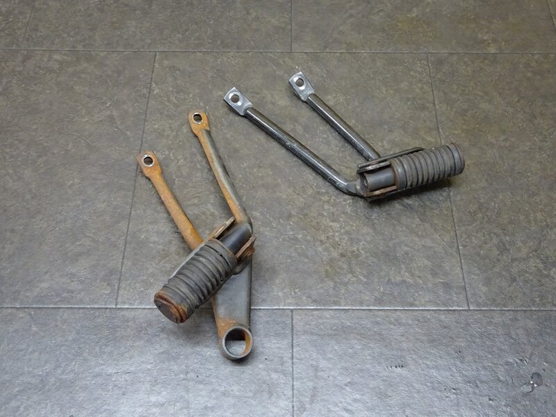 【250603】FTR223(MC34-1005)◆ タンデムステップ左右セット ペグ 削れ有 | 中古バイクパーツ通販・買取　ジャンクヤード鳥取　JunkYard