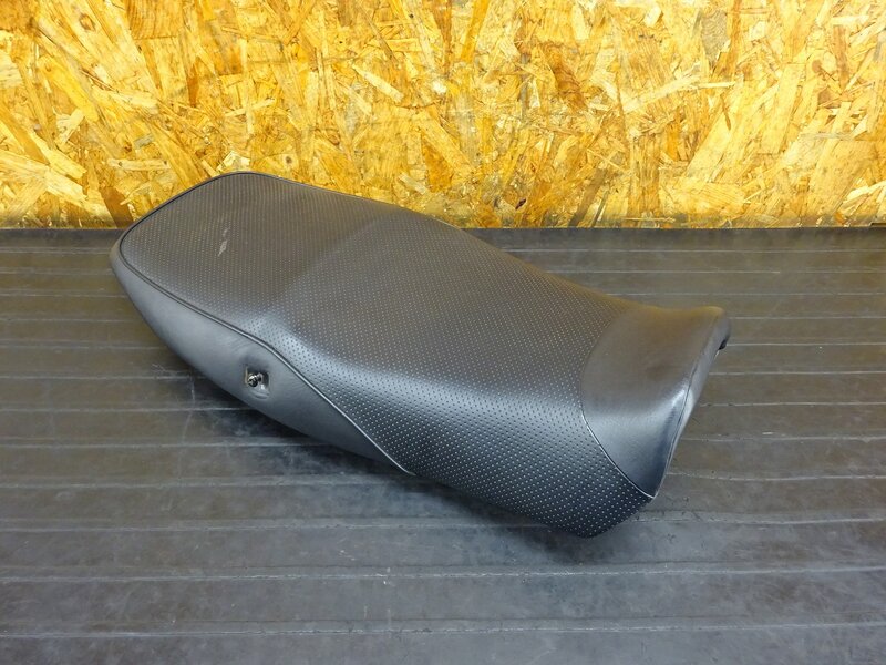 【250707】XJR400R(RH02J-005)◇ シート 汚れ有 【イモビ付 4HM | 中古バイクパーツ通販・買取　ジャンクヤード鳥取　JunkYard