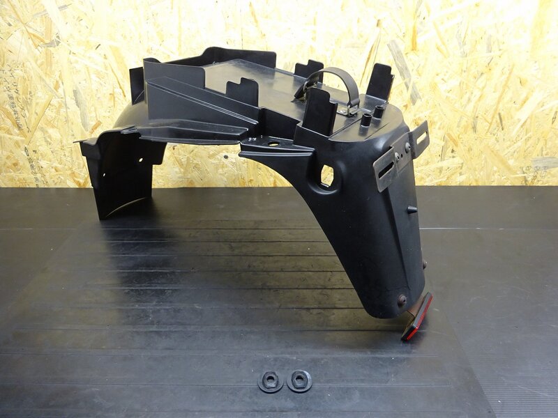 【250710】イナズマ400(GK7BA-500)◆ リアインナーフェンダー リアフェンダー 艶出し施工有 | 中古バイクパーツ通販・買取　ジャンクヤード鳥取　JunkYard