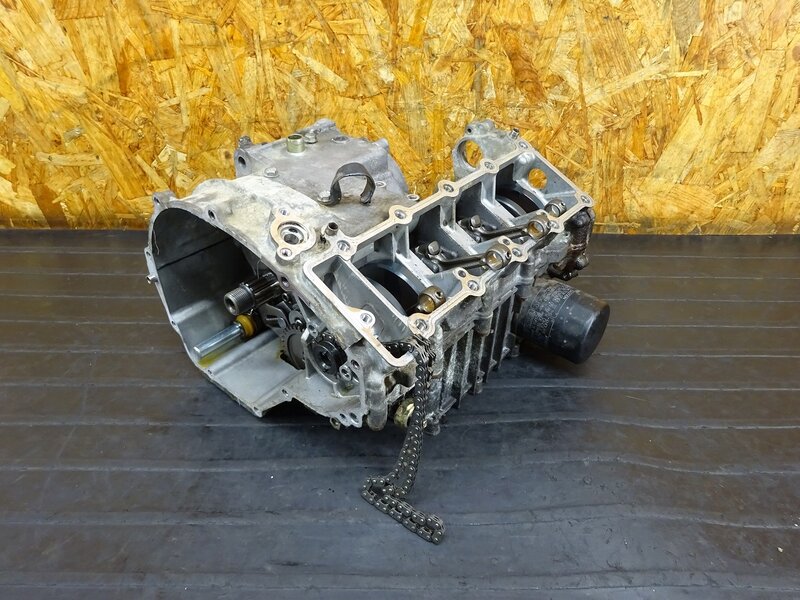 【250804】ZXR250(ZX250C-015)◇ エンジン腰下 クランクケース クランクシャフト ミッション汚れ有 ※エンジンパーツ【検:バリオス ZX250 | 中古バイクパーツ通販・買取　ジャンクヤード鳥取　JunkYard