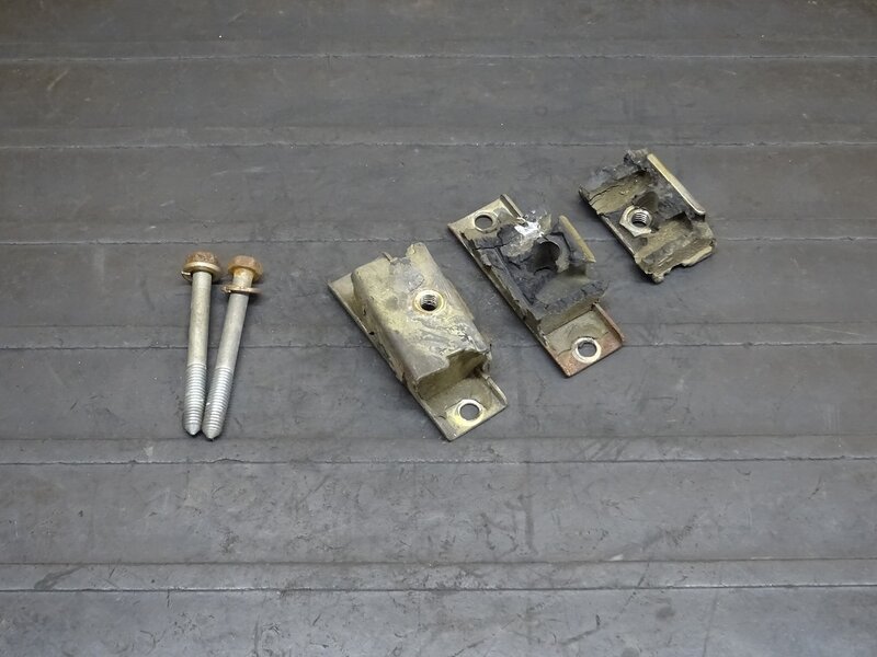 【250813】SR500(1JN-224)◆ シートステー マウントラバー シートブッシュ ブラケット ダンパー ジャンク!! 【検索：2J2 SR400 2H6 1JR | 中古バイクパーツ通販・買取　ジャンクヤード鳥取　JunkYard