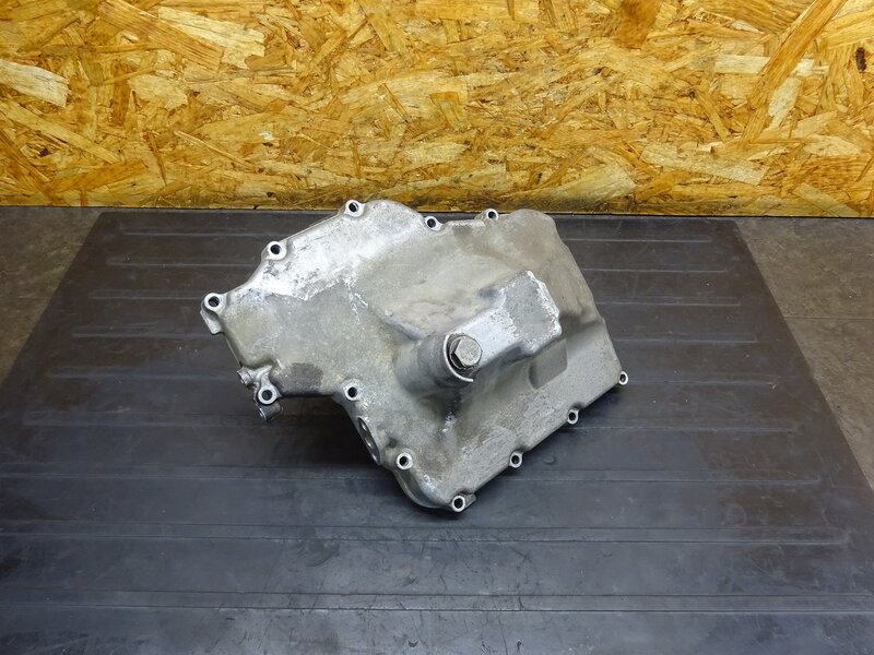 【250820】W701型エンジンパーツ◆ オイルパン エンジンカバー 【検索：GSX1300R GW71A GX72A ハヤブサ | 中古バイクパーツ通販・買取　ジャンクヤード鳥取　JunkYard