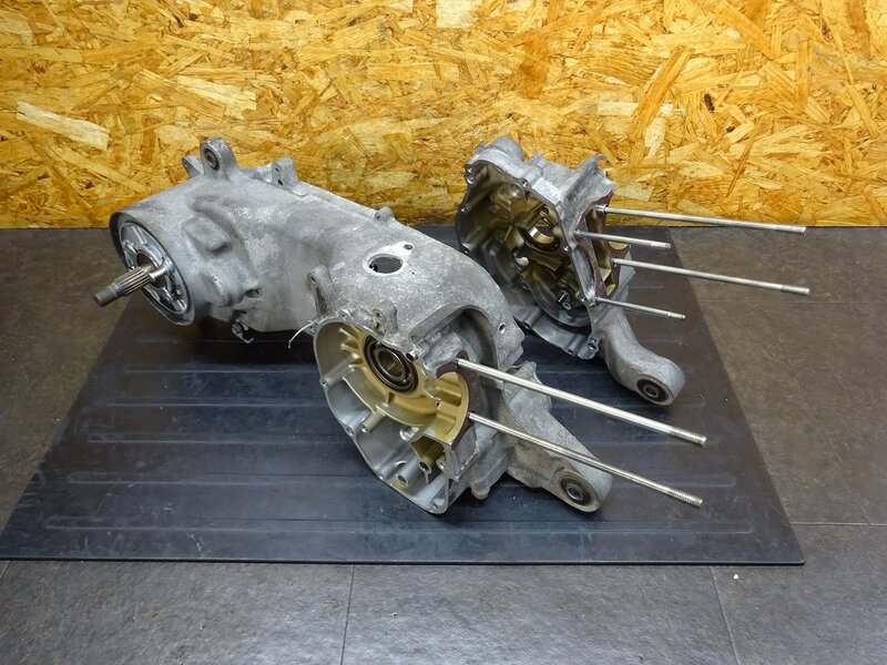【250822】F468型エンジンパーツ◆ クランクケース 【検索：アドレスV125S アドレス125 CF46A | 中古バイクパーツ通販・買取　ジャンクヤード鳥取　JunkYard