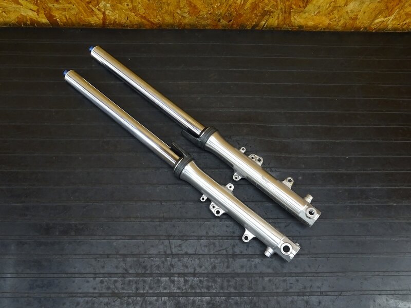 【250824】XJR1300(RP01J-002)◇ フロントフォーク インナーチューブ ボトムケース 削れ 点錆有 【RP03J | 中古バイクパーツ通販・買取　ジャンクヤード鳥取　JunkYard