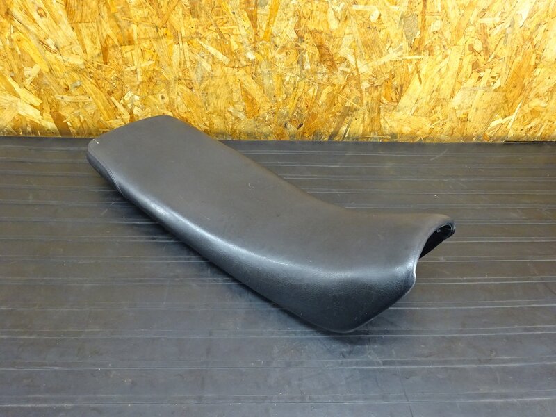【250906】FTR223(MC34-1008)◇ 社外シート フラットシート KITACO キタコ 破れ 劣化 破損箇所有 | 中古バイクパーツ通販・買取　ジャンクヤード鳥取　JunkYard