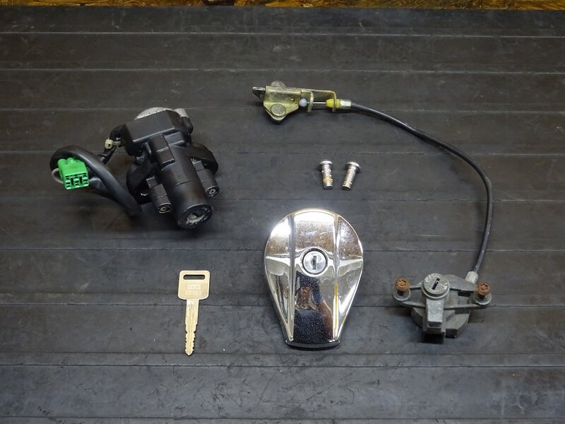 【250909】テンプター(NK43A-101)◆ キーセット メインキー イグニッションキー タンクキャップ シートロック 【ST400 | 中古バイクパーツ通販・買取　ジャンクヤード鳥取　JunkYard