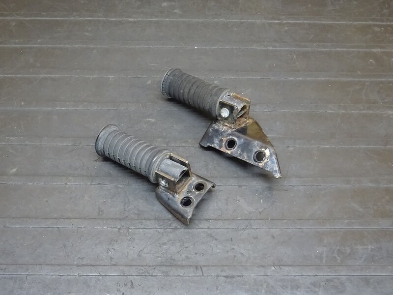 【250912】エリミネーター250V(VN250A-033)◆ タンデムステップ左右セット ペグ 劣化有 | 中古バイクパーツ通販・買取　ジャンクヤード鳥取　JunkYard