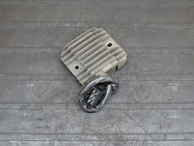 【250923】バルカン400クラシック(VN400A-016)◆ レギュレーター レギュレター | 中古バイクパーツ通販・買取　ジャンクヤード鳥取　JunkYard