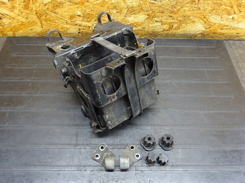【251013】XS650SP(447-904)◆ バッテリーケース バッテリーボックス マウント ステー ラバー 【SPL スペシャル ※検索：3G5 TX650 | 中古バイクパーツ通販・買取　ジャンクヤード鳥取　JunkYard