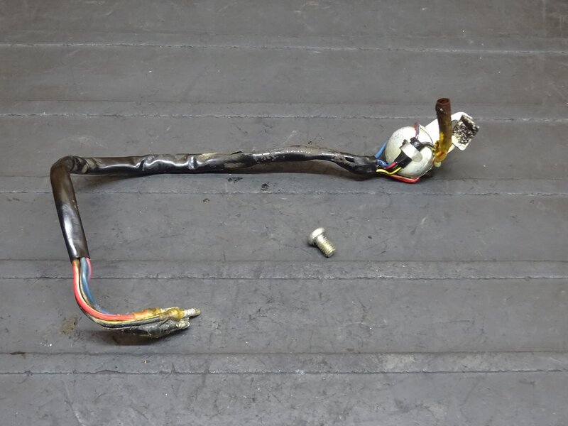 【251044】CB350(CB350-1069)◆ ニュートラルセンサー ポジションセンサー 被覆破れ有 ※エンジンパーツ【検索:CB250 エクスポート セニア | 中古バイクパーツ通販・買取 ジャンクヤード鳥取 JunkYard