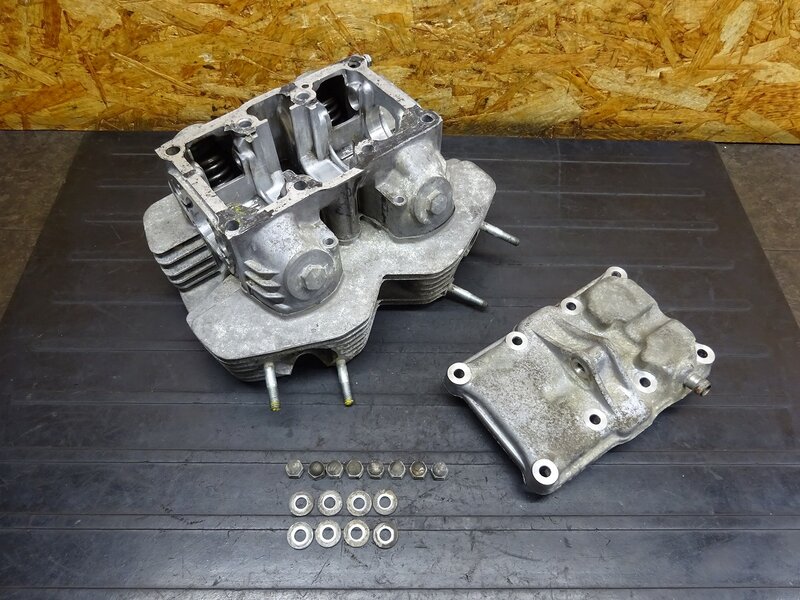 【251044】CB350(CB350-1069)◆ シリンダーヘッド シリンダーヘッドカバー バルブ ※エンジンパーツ【検索:CB250 エクスポート セニア | 中古バイクパーツ通販・買取 ジャンクヤード鳥取 JunkYard