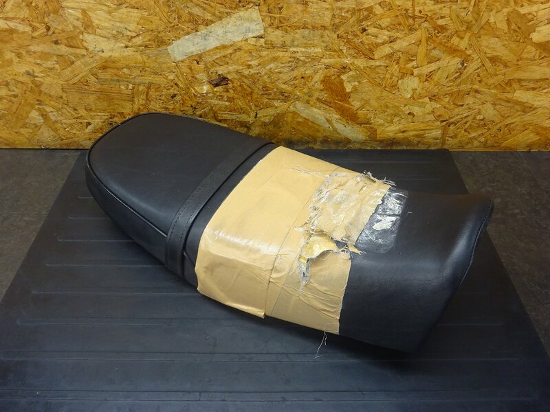 【251101】エイプ100(HC07-1301)■ シート 破れ大 【エイプ50 XR100 | 中古バイクパーツ通販・買取　ジャンクヤード鳥取　JunkYard