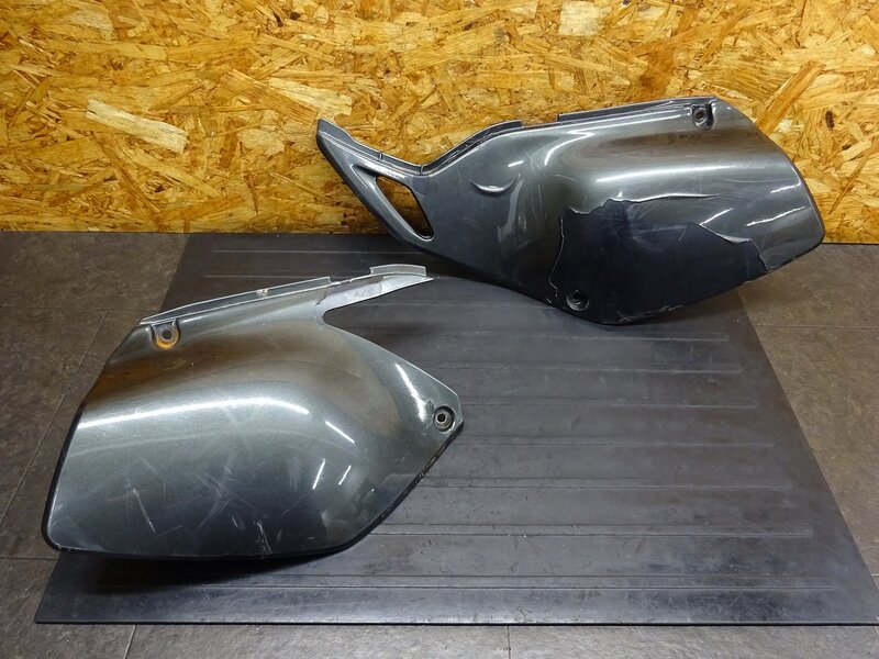 【251107】KLX250(LX250E-A05)◆ サイドカバー左右セット サイドカウル カット加工/塗装割れ有 【04’ Dトラッカー | 中古バイクパーツ通販・買取　ジャンクヤード鳥取　JunkYard