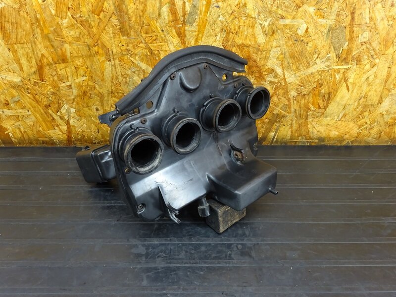 【251120】ZRX400(ZR400E-006)◇ エアクリーナーボックス エアクリボックス エアクリ 割れ/劣化有 【前期 ZRX-2 ZRX-Ⅱ | 中古バイクパーツ通販・買取　ジャンクヤード鳥取　JunkYard