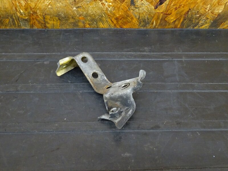 【251122】NSR250R(MC21)◇ オイルタンクステー 【検索:MC18 MC28 SE SP | 中古バイクパーツ通販・買取　ジャンクヤード鳥取　JunkYard